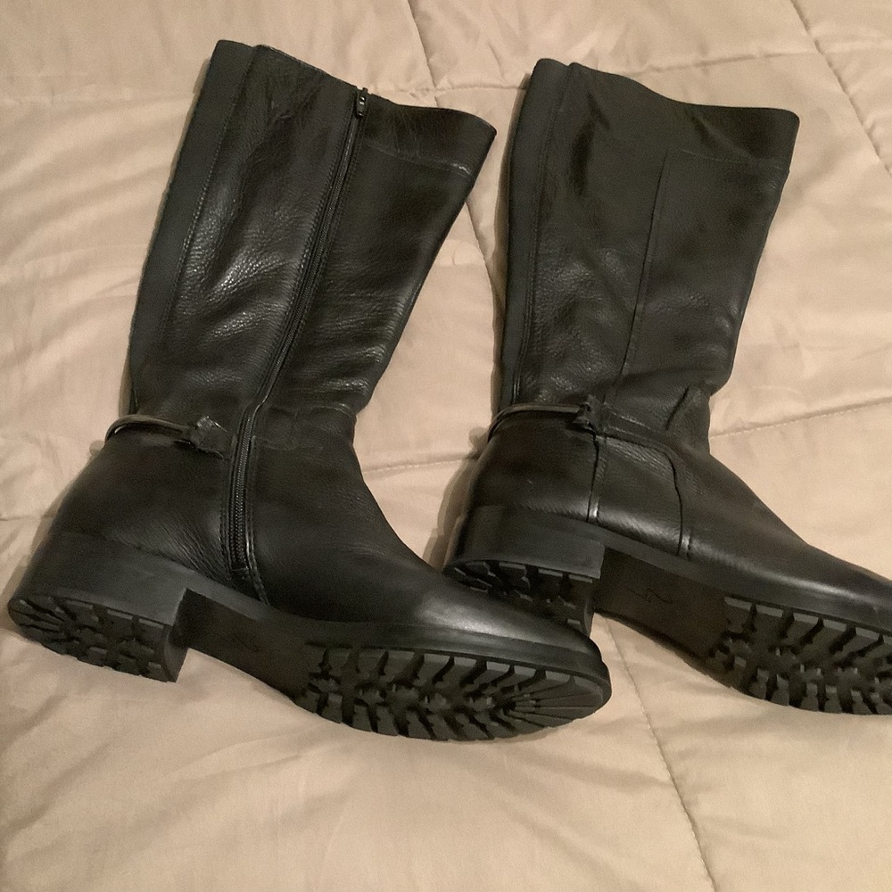 Super cute black boots